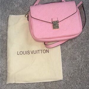 Louis Vuitton Pochette Métis Rose Poudre color & Monogram Empreinte Leather